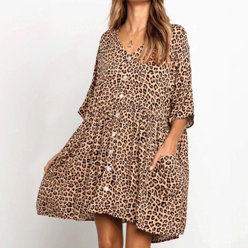 Kleid mit V-Ausschnitt und Leopardenmuster  